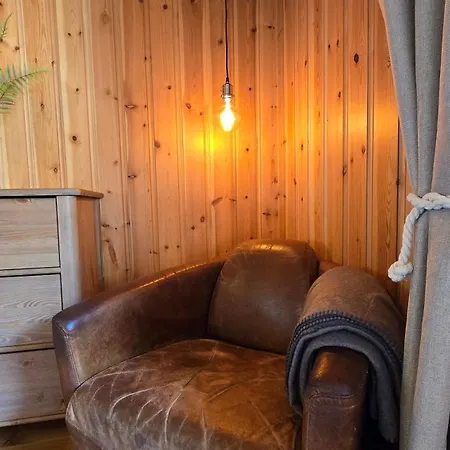 Alpine Loft, Central, Balcony, Parking, Family,ps5 Apartment Frutigen