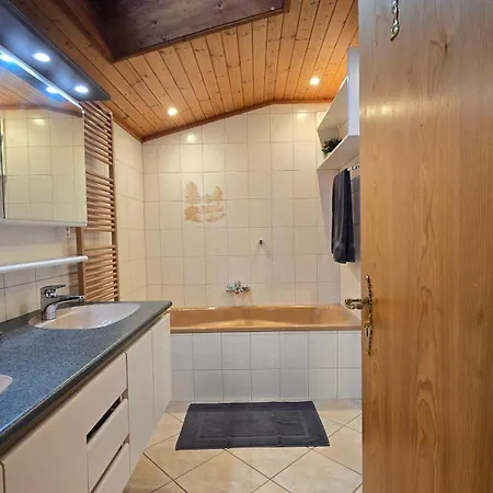 Alpine Loft, Central, Balcony, Parking, Family,ps5 Apartment Frutigen